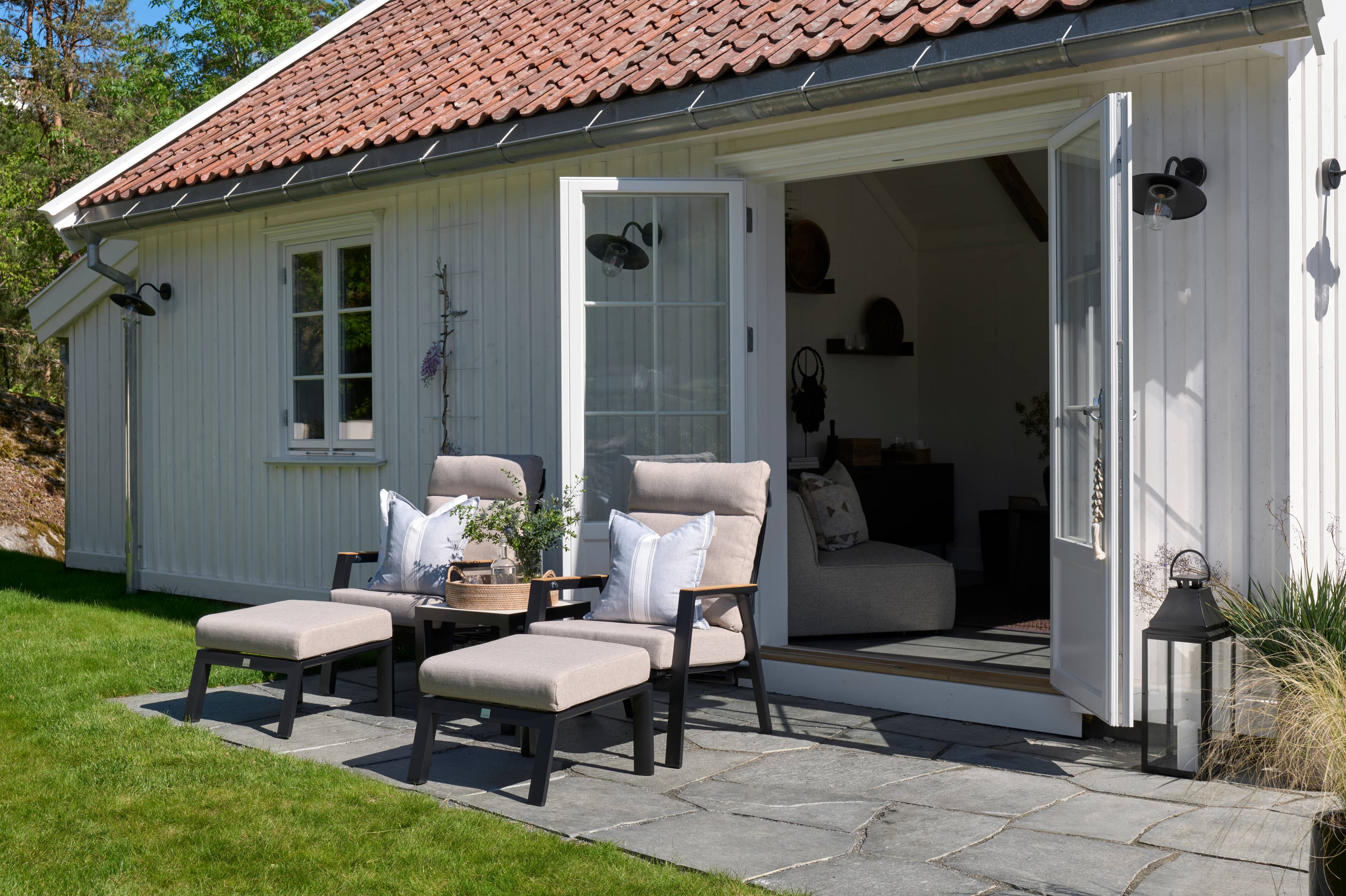 Sommerhytta_ved_sjøen_fagmøbler_2026_hagemøbler_atlanta